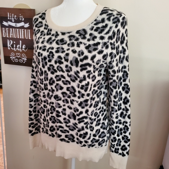 Animal Print Sweater - Picture 3 of 6